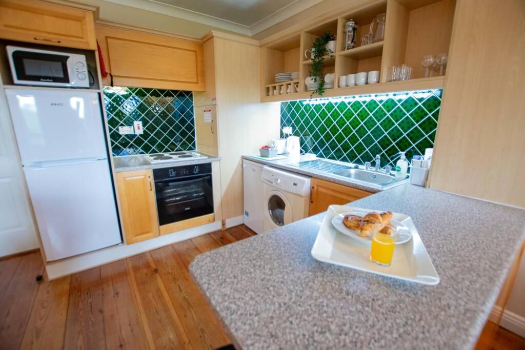 310 - The Carrowbeg At The Harbour Mills By Shortstays Уестпорт Екстериор снимка