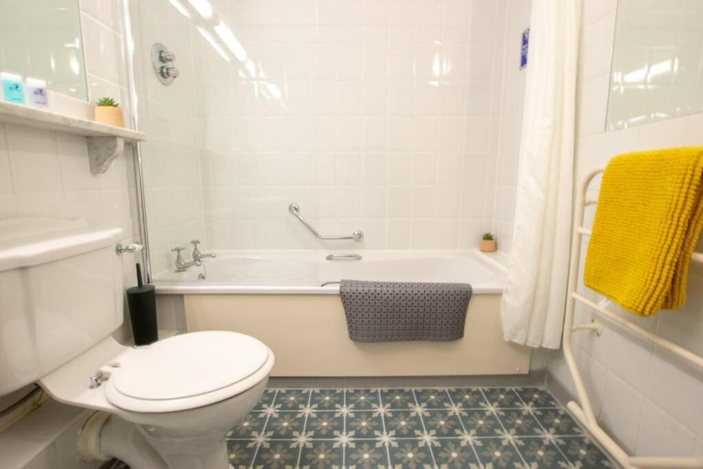 310 - The Carrowbeg At The Harbour Mills By Shortstays Уестпорт Екстериор снимка