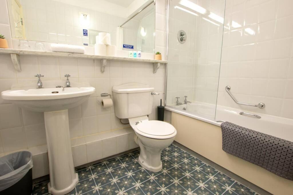 310 - The Carrowbeg At The Harbour Mills By Shortstays Уестпорт Екстериор снимка