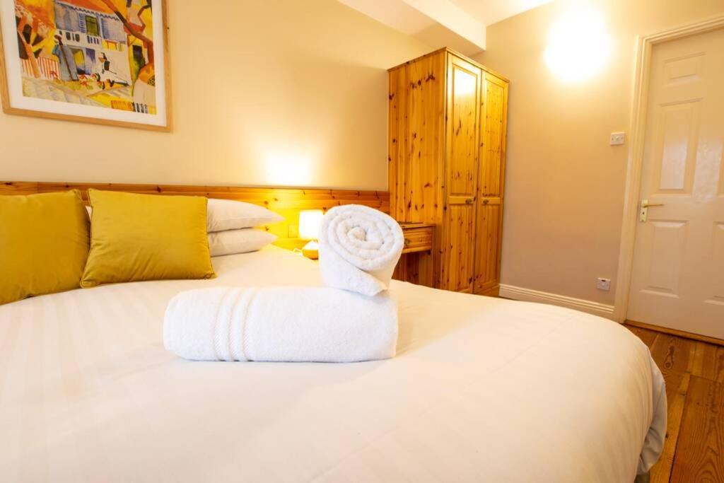 310 - The Carrowbeg At The Harbour Mills By Shortstays Уестпорт Екстериор снимка